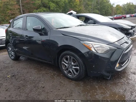 2020 Toyota Yaris Hatchback LE