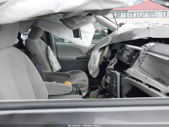 2013 Toyota Sienna LE