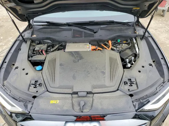 2024 Audi Q8 e-tron Sportback S line Premium Plus