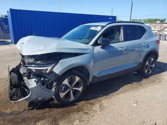 2026 Volvo XC40 Plus