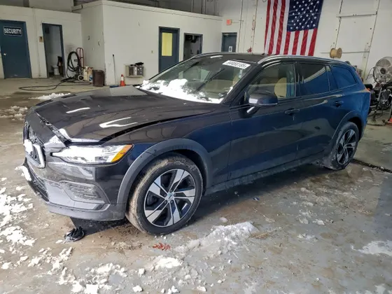 2020 Volvo V60 Cross Country T5 MOMENTUM