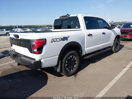 2023 Nissan Titan SV
