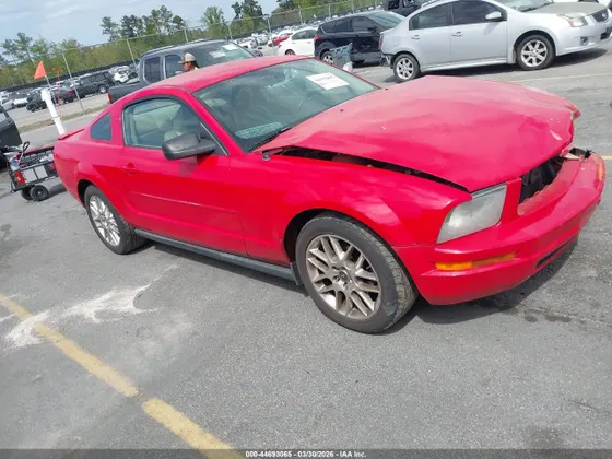 2007 Ford Mustang Deluxe