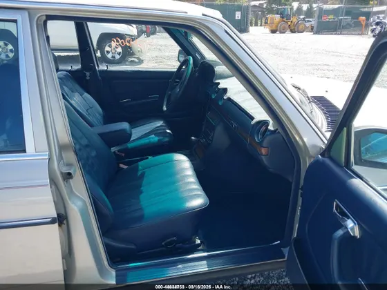 1983 Mercedes-Benz 300 Series 300D-T
