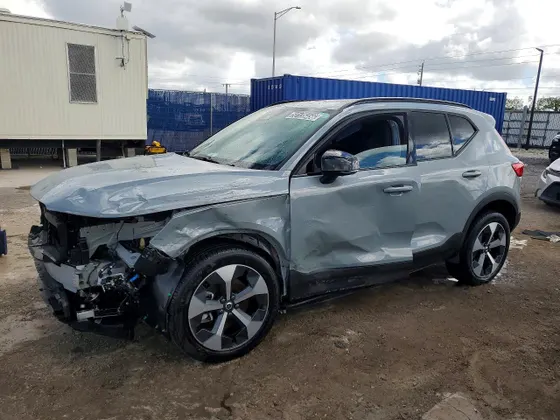 2026 Volvo XC40 Plus