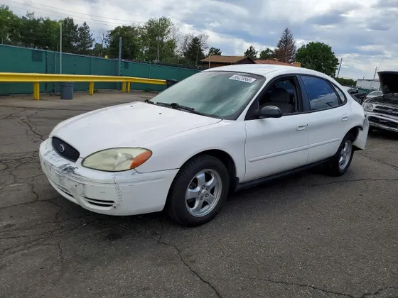2004 Ford Taurus SE