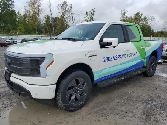2023 Ford F-150 Lightning LARIAT