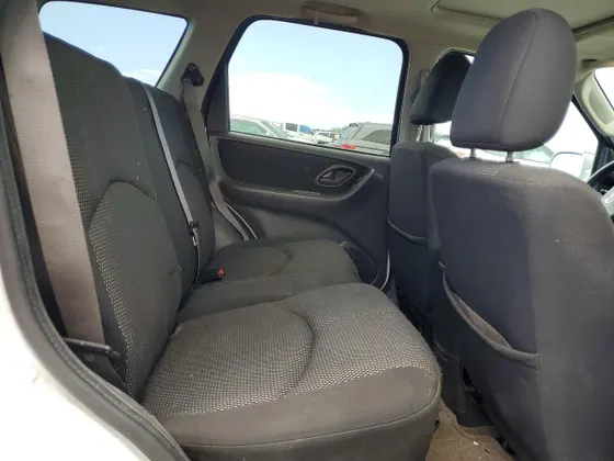 2005 Mazda Tribute s
