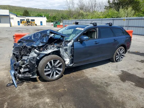 2025 Volvo V90 Cross Country Ultra