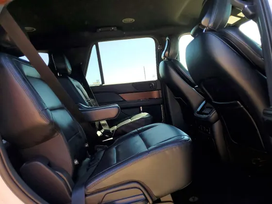 2023 Lincoln Navigator Standard