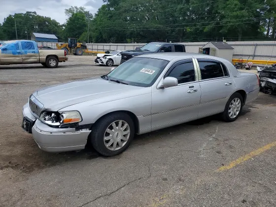 2009 Lincoln Town Car Signature Limited