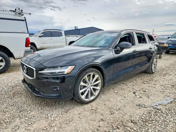 2020 Volvo V60 R-Design