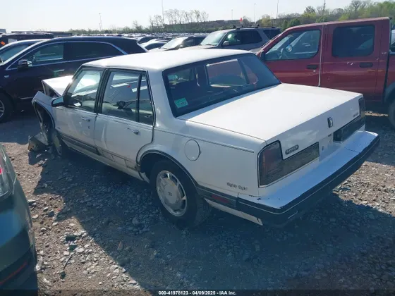 1990 Oldsmobile Delta 88 ROYALE