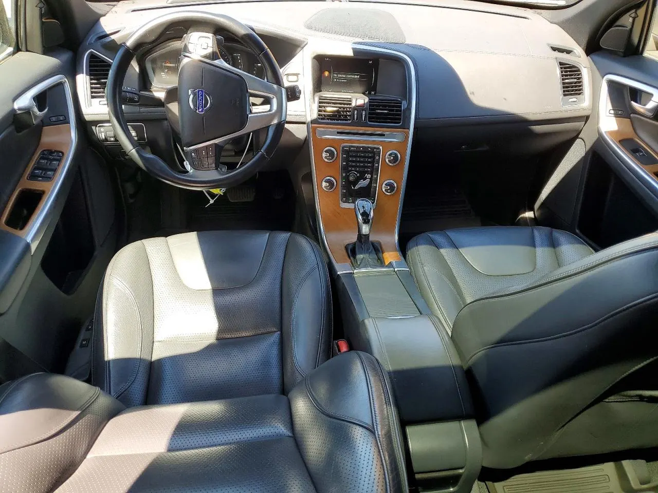 2015 Volvo XC60 T6 Platinum