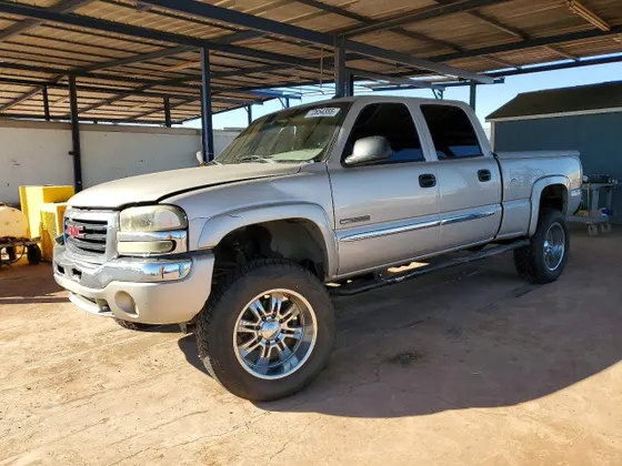 2004 GMC Sierra 2500 Crew Cab SLT