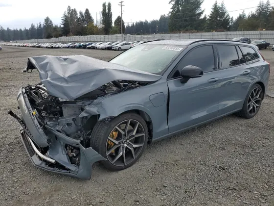 2024 Volvo V60 Recharge Plug-In Hybrid Polestar Engineered