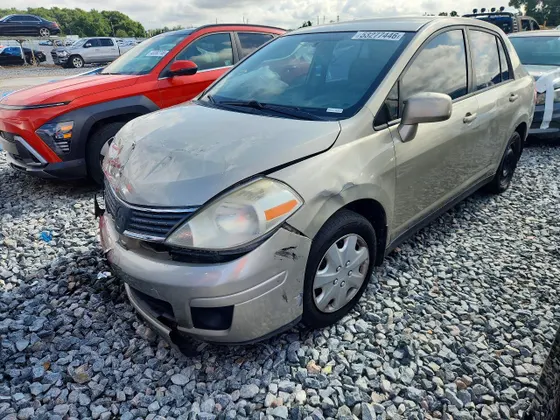 2009 Nissan Versa 1.8 S