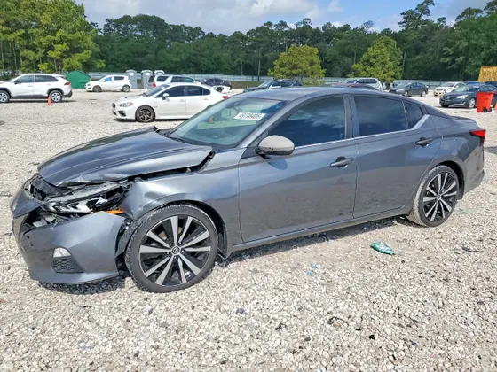 2022 Nissan Altima 2.5 SR