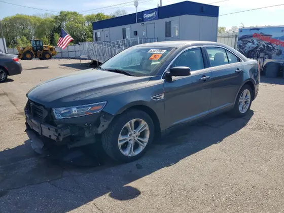 2016 Ford Taurus SE