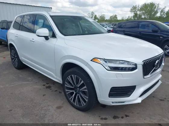 2022 Volvo XC90 Momentum