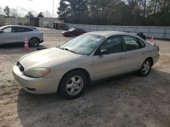 2005 Ford Taurus SE
