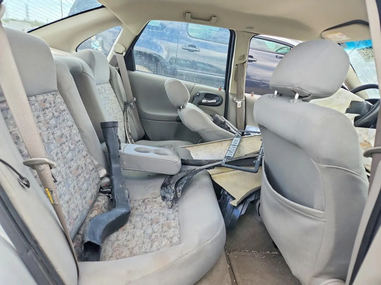 2004 Saturn L-Series L300 1