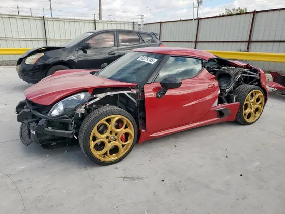 2015 Alfa Romeo 4C LAUNCH EDITION