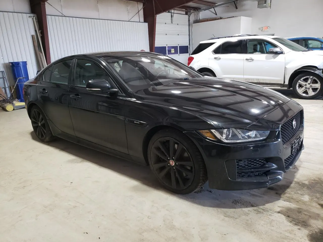 2017 Jaguar XE 35t R-Sport