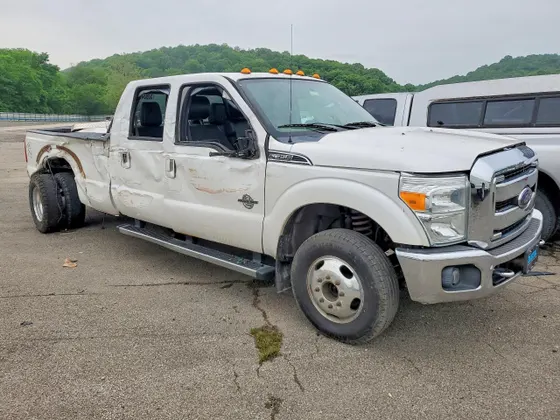 2014 Ford Super Duty F-350 DRW Platinum
