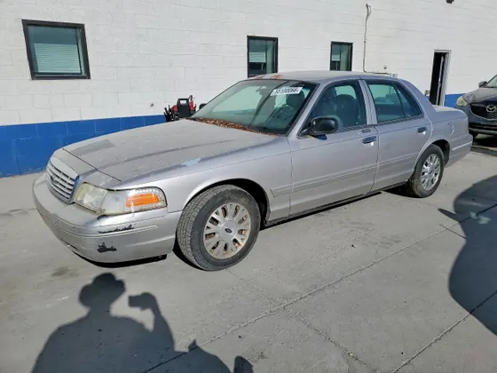 2004 Ford Crown Victoria LX