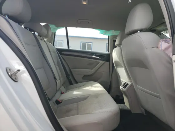 2019 Volkswagen Golf S