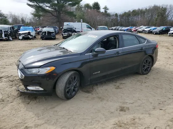 2022 Ford Fusion Hybrid SE