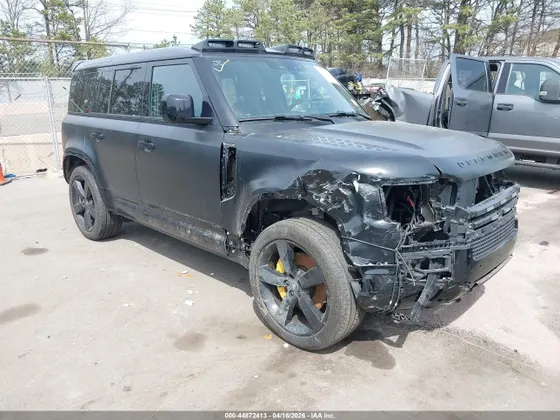 2023 Land Rover Defender V8