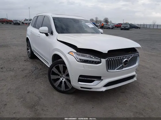 2024 Volvo XC90 Recharge Plug-In Hybrid Ultimate Bright Theme