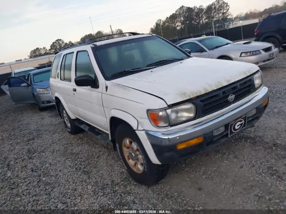 1999 Nissan Pathfinder XE