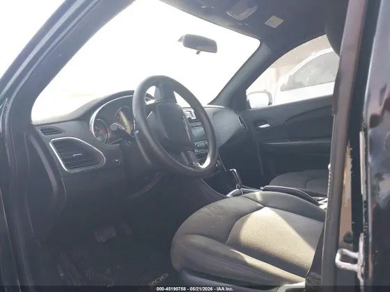 2013 Chrysler 200 LX