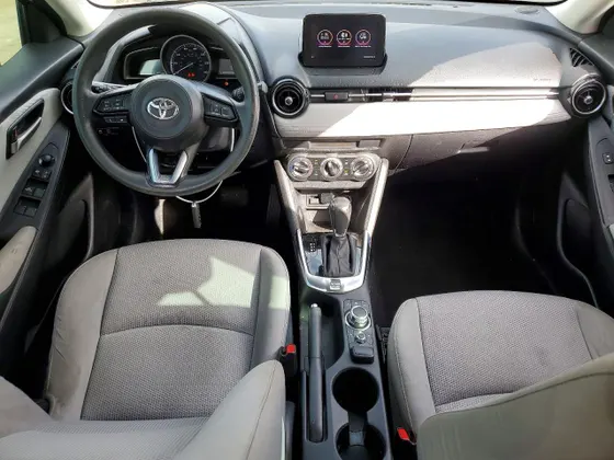 2020 Toyota Yaris Hatchback LE