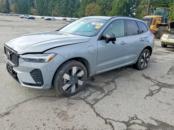2024 Volvo XC60 Recharge Plug-In Hybrid Plus Dark Theme