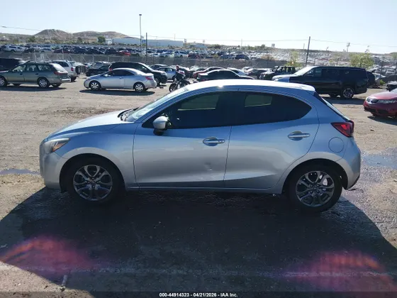 2020 Toyota Yaris Hatchback LE