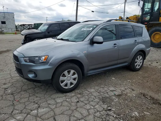 2013 Mitsubishi Outlander ES