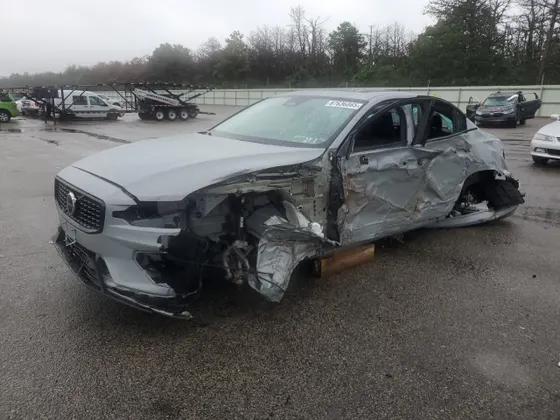 2025 Volvo S60 Plus