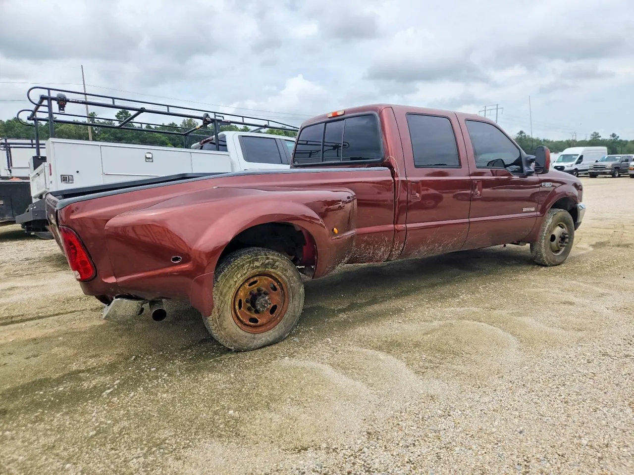2003 Ford Super Duty F-350 DRW XL