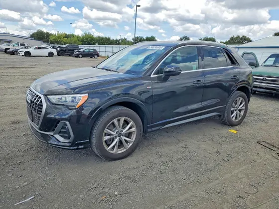 2022 Audi Q3 S line Premium