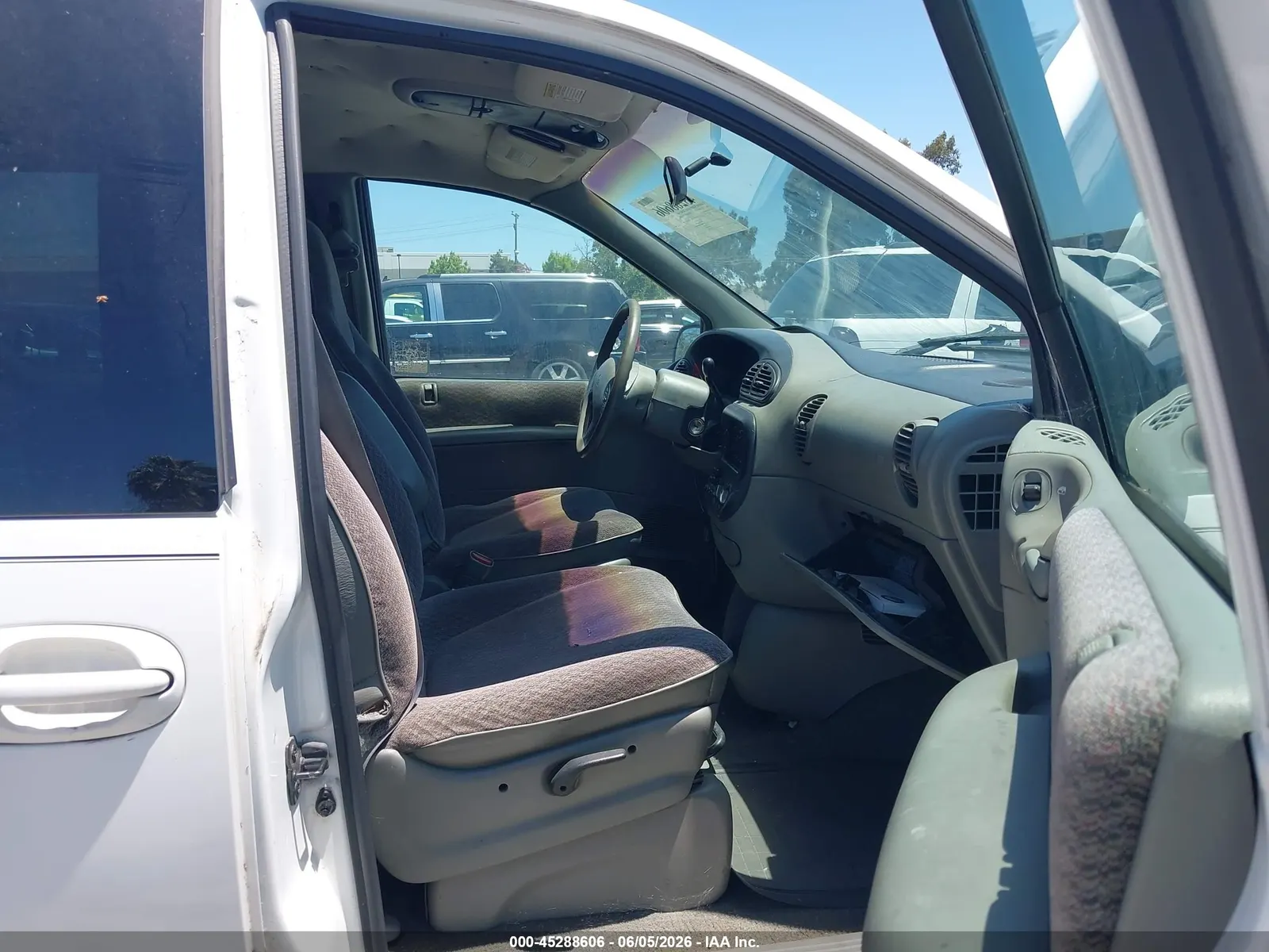 1999 Plymouth Voyager SE