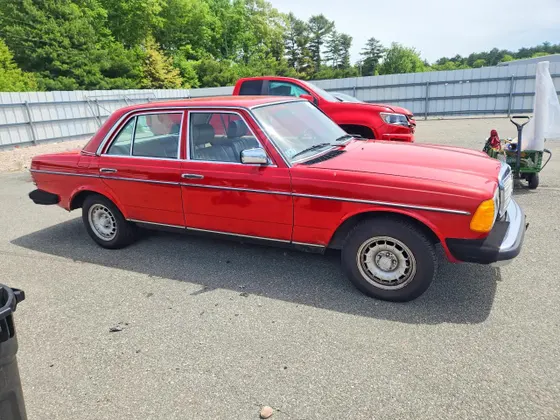 1983 Mercedes-Benz 300 Series 300D-T