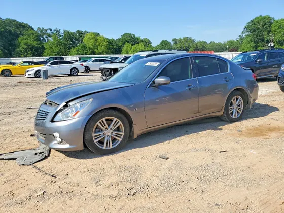 2015 INFINITI Q40
