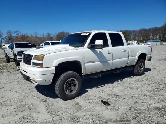 2004 Chevrolet Silverado 2500 Crew Cab LT