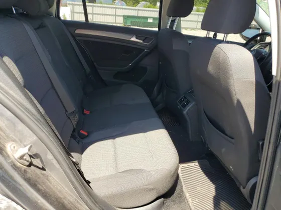 2019 Volkswagen Golf SportWagen S