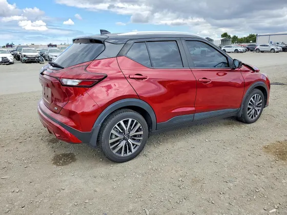 2022 Nissan Kicks SV