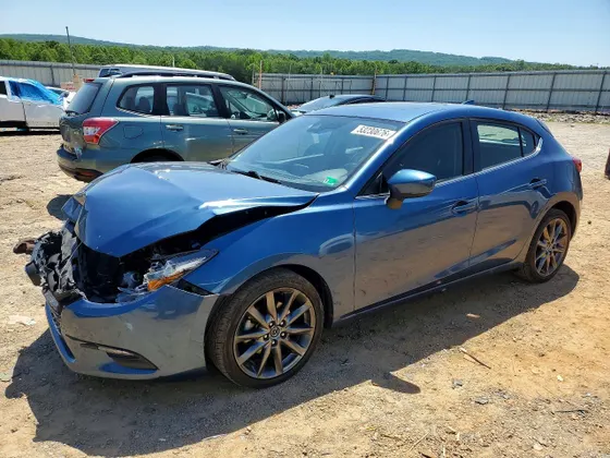 2018 Mazda Mazda3 5-Door Touring